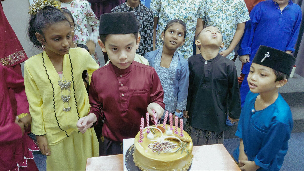 GroupCakeBdayRaya-25