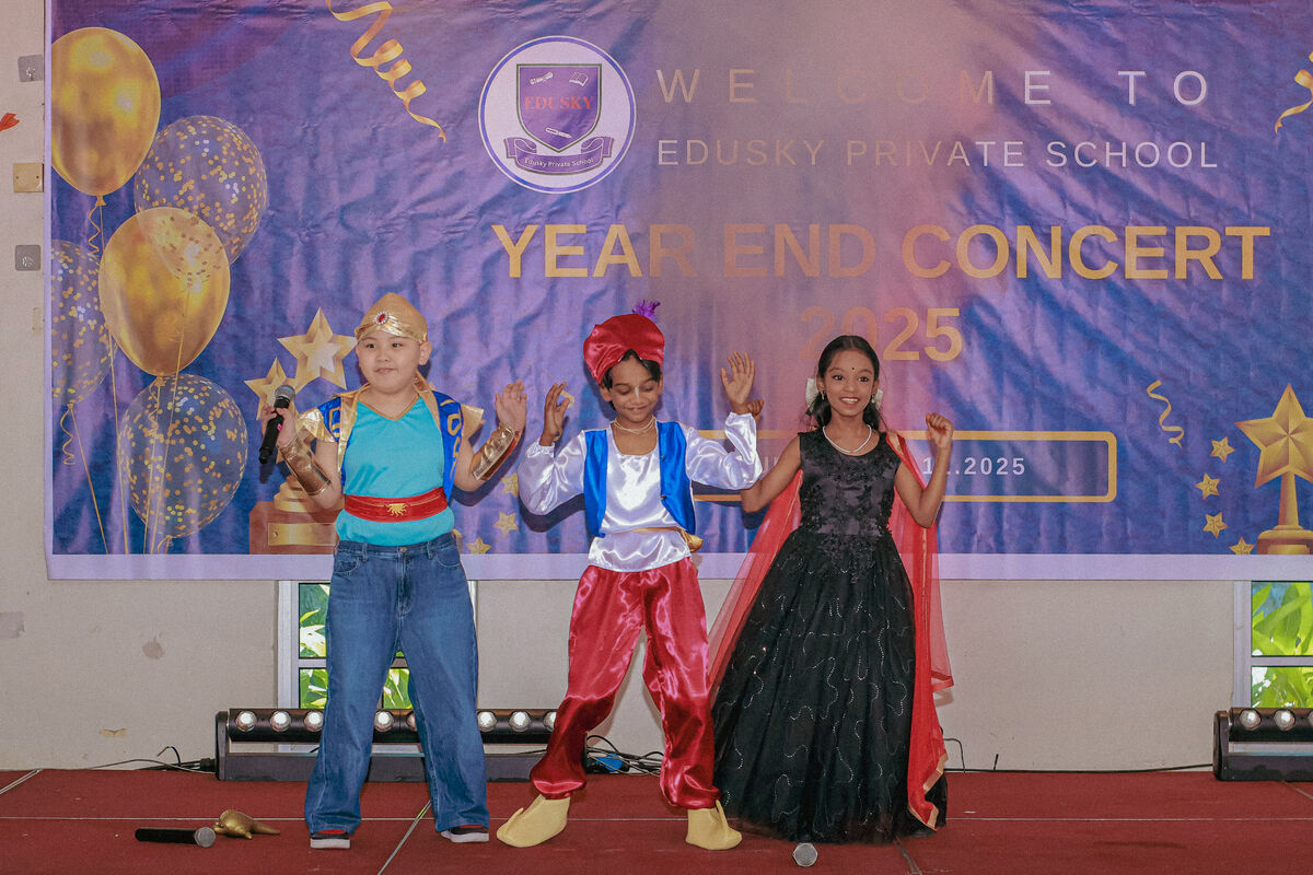 GroupPerformStageYearEnd-25