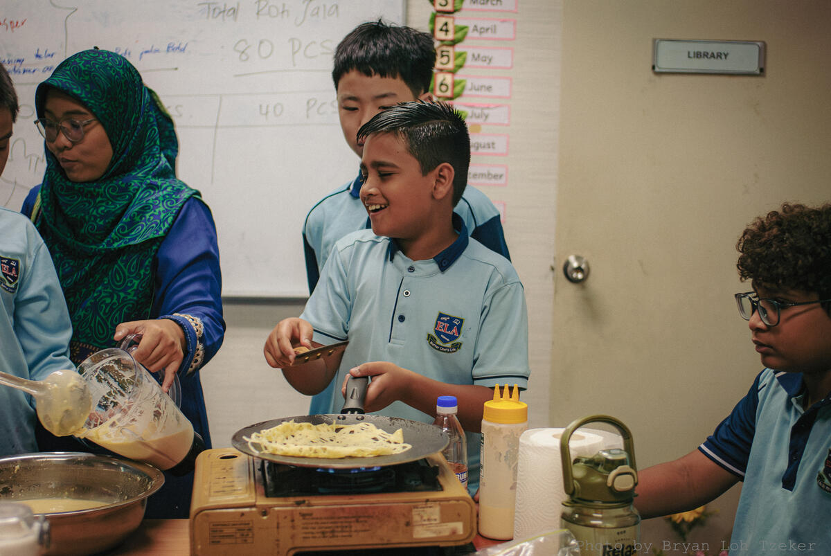 Pupils shaping dough for curry puffs at Merdeka