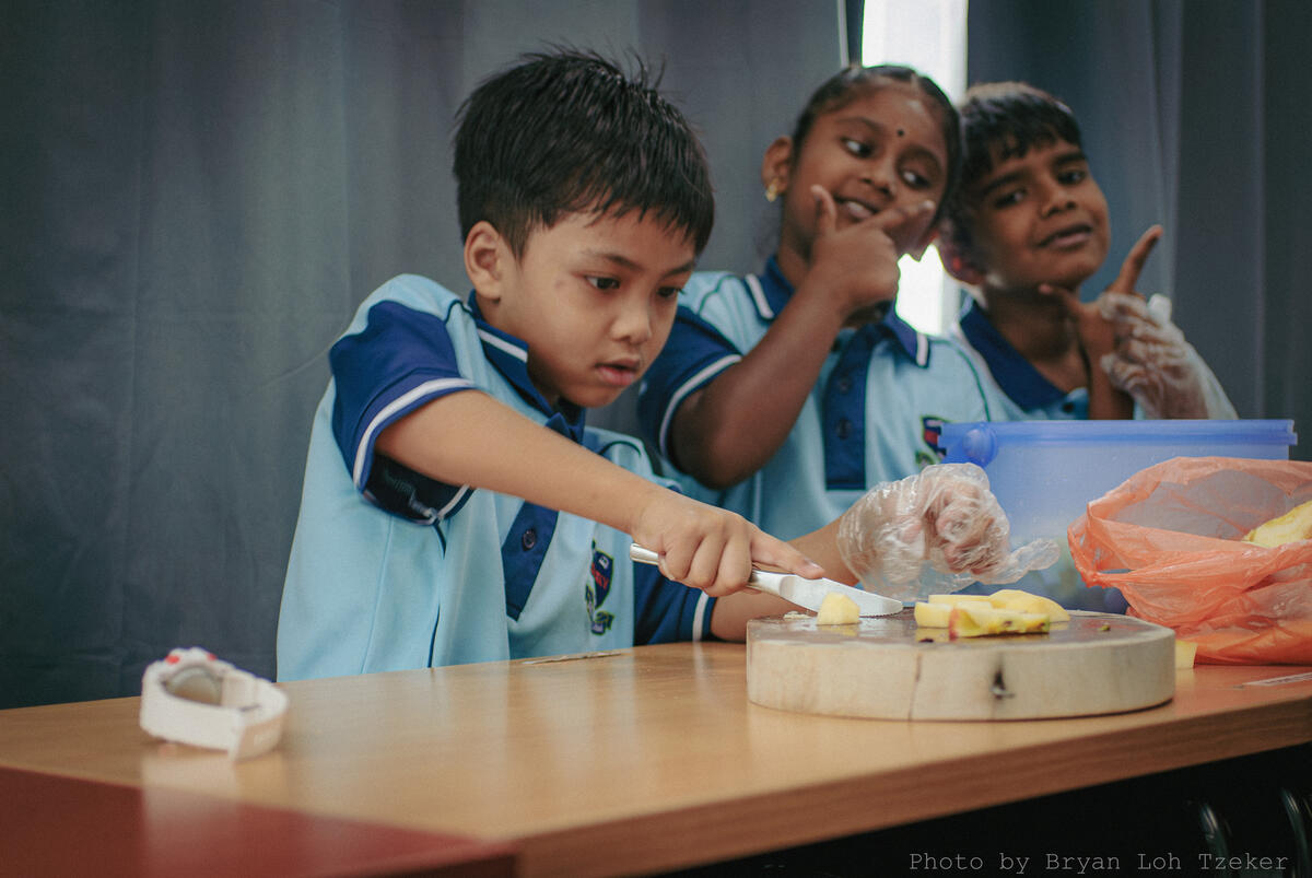 Pupils sharing a meal at the Merdeka celebration