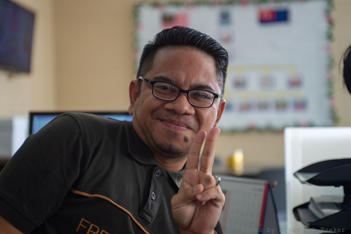 SoloPosingPeaceSign-26