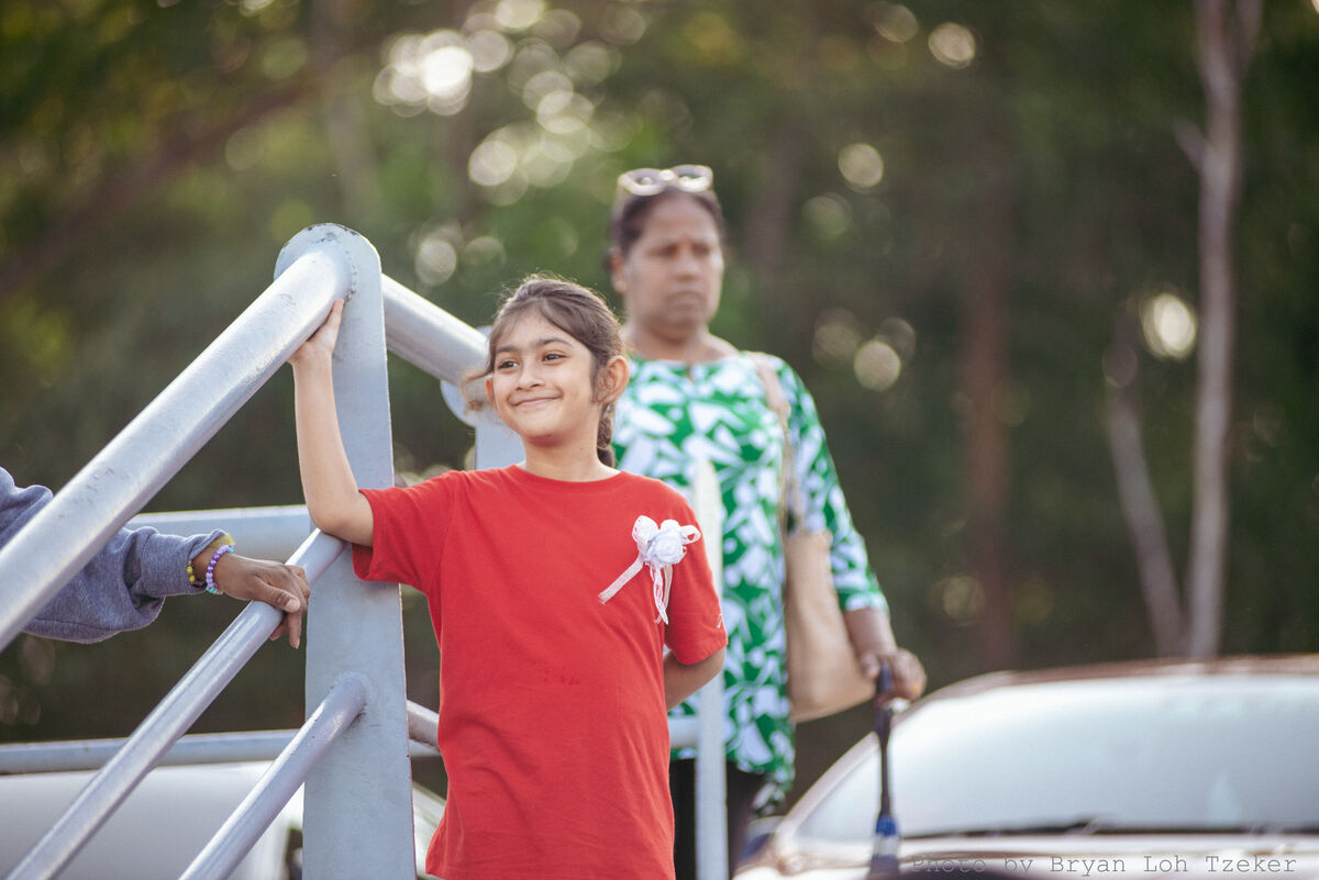 Studentarrivingwithparentbokeh-26